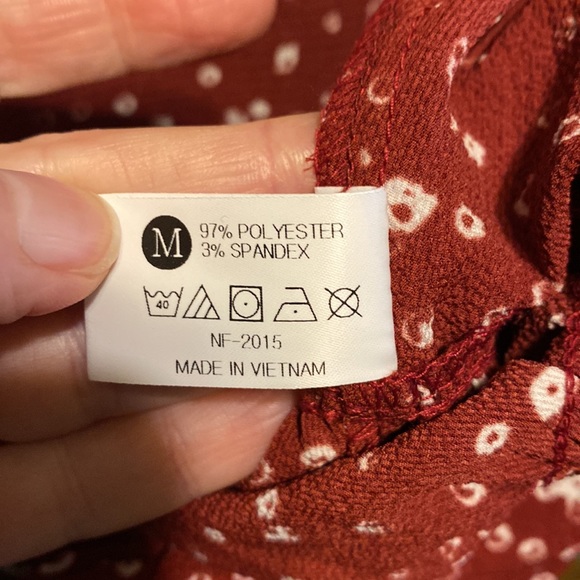 Noflik Women’s Medium Burgundy Wrap Top. Never worn. - Picture 3 of 5